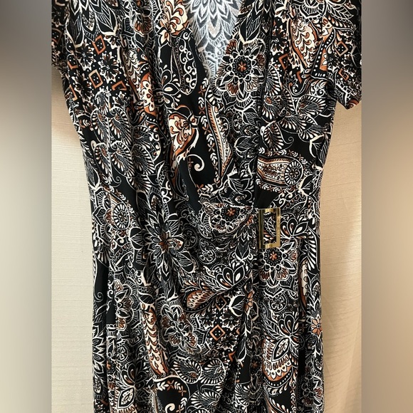 Anne Klein Black and White Paisley Mini Wrap Style Dress Gold Accent Size 8 - Picture 3 of 8